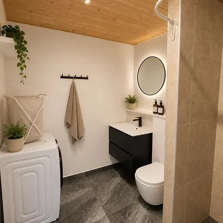 Apartment The Storks - Cozy 3 Bedroom In Odense - Full Kitchen - 2026 Renovated - Free Parking