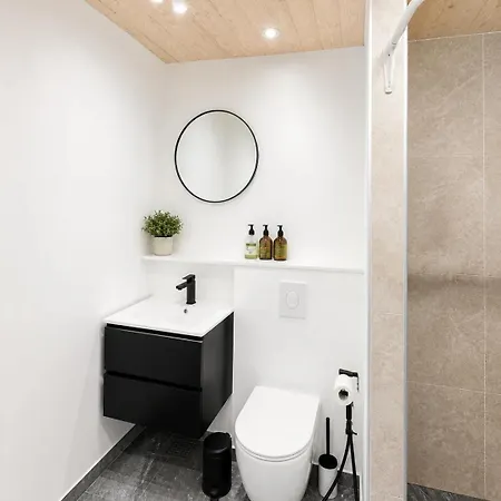 The Storks - Cozy 3 Bedroom In Odense - Full Kitchen - 2026 Renovated - Free Parking *