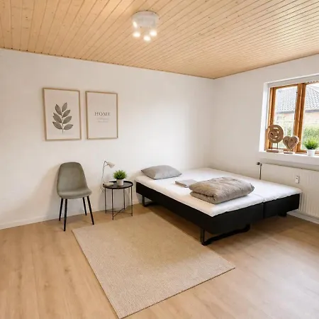 The Storks - Cozy 3 Bedroom In Odense - Full Kitchen - 2026 Renovated - Free Parking Apartment *