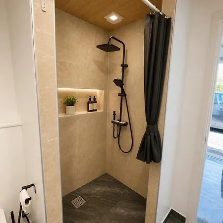The Storks - Cozy 3 Bedroom In Odense - Full Kitchen - 2026 Renovated - Free Parking Apartment *